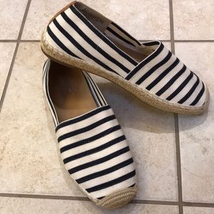 Vionic nautical navy and white espadrilles size 10